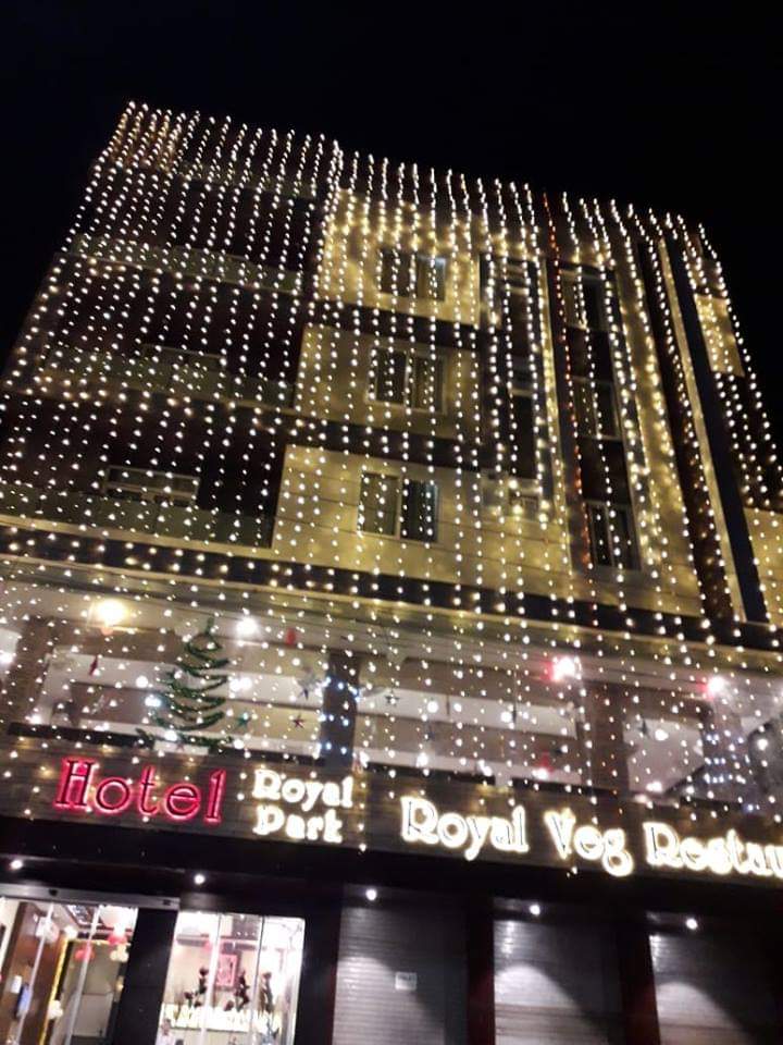 Hotel Royal Park & Royal Veg Restaurant
